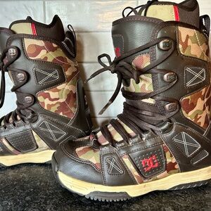 DC Phase men’s snowboard boots. Size 7